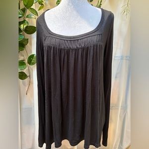 Free People long sleeve shirt . Very soft fabric. 25.5” length back, 18.5” front